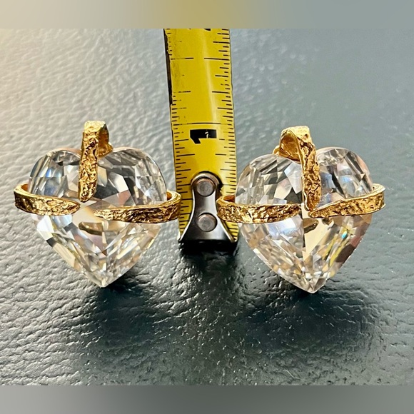 Vintage Crystal Heart GoldTone Hammered Metal ClipOn Earrings Possible J.Janson - Picture 4 of 9
